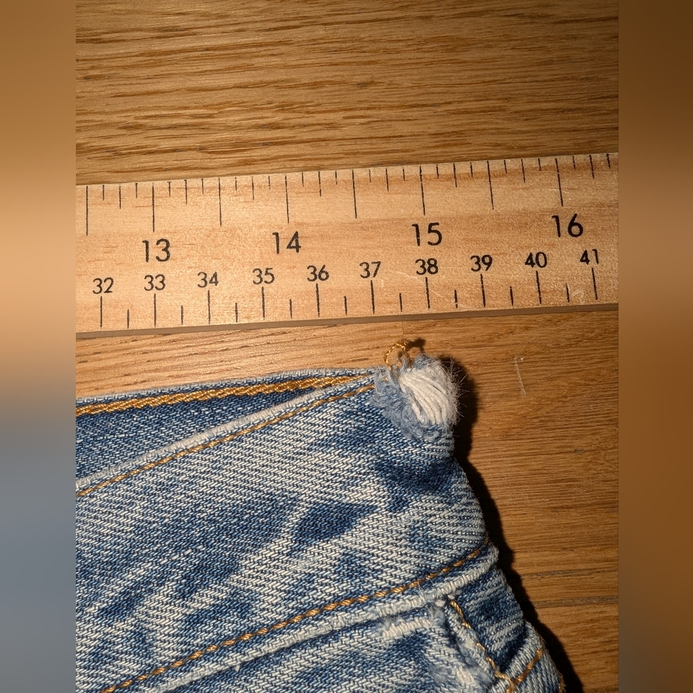 Reformation Reworked Levi's Shorts - Picture 4 of 8